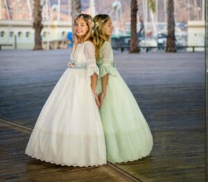 Lee más sobre el artículo Inspiración en Vestidos de Comunión: Diseños Encantadores para una Ocasión Especial